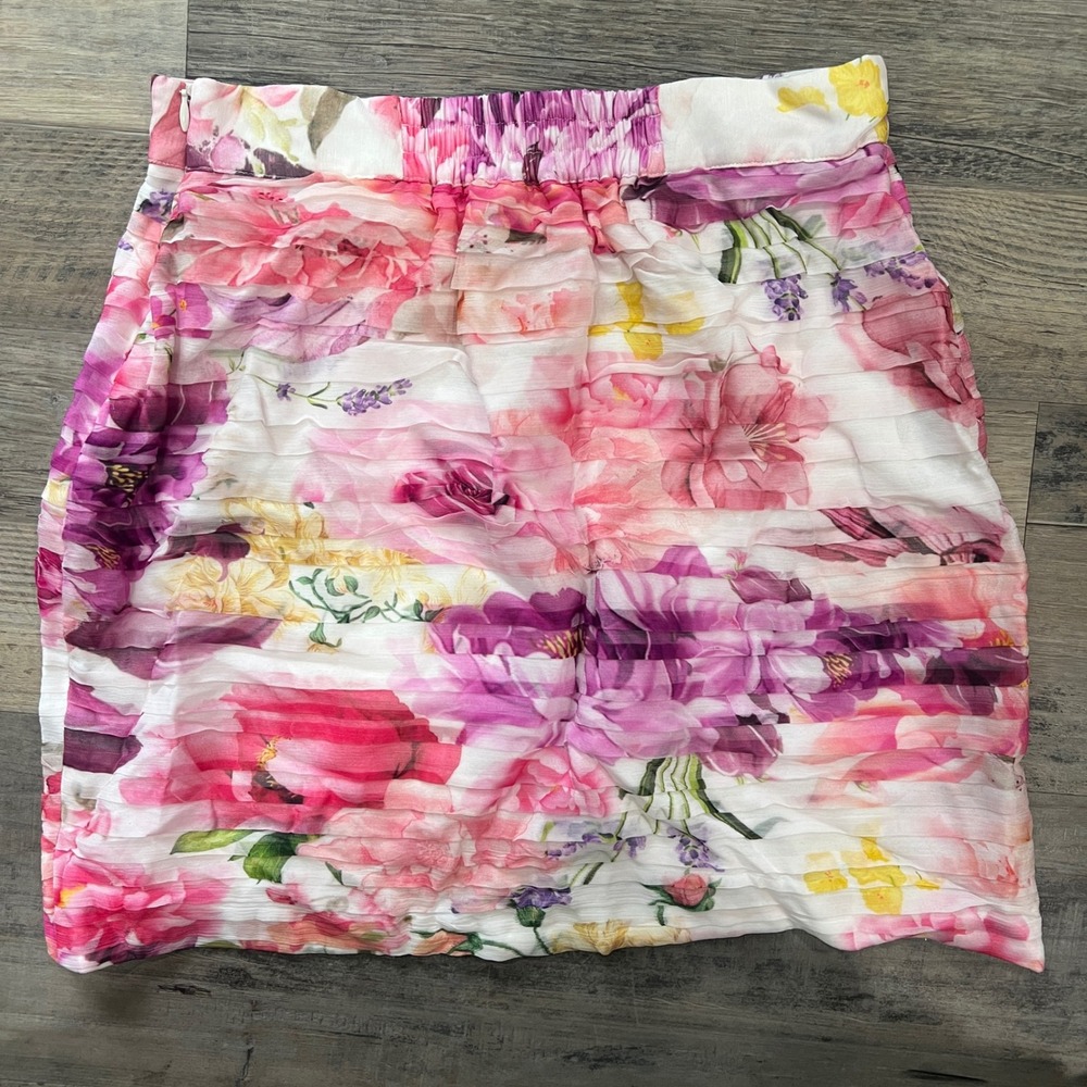 Rococo Sand Pintuck Leona Floral‎ Mini Skirt | Elastic Back | Size M